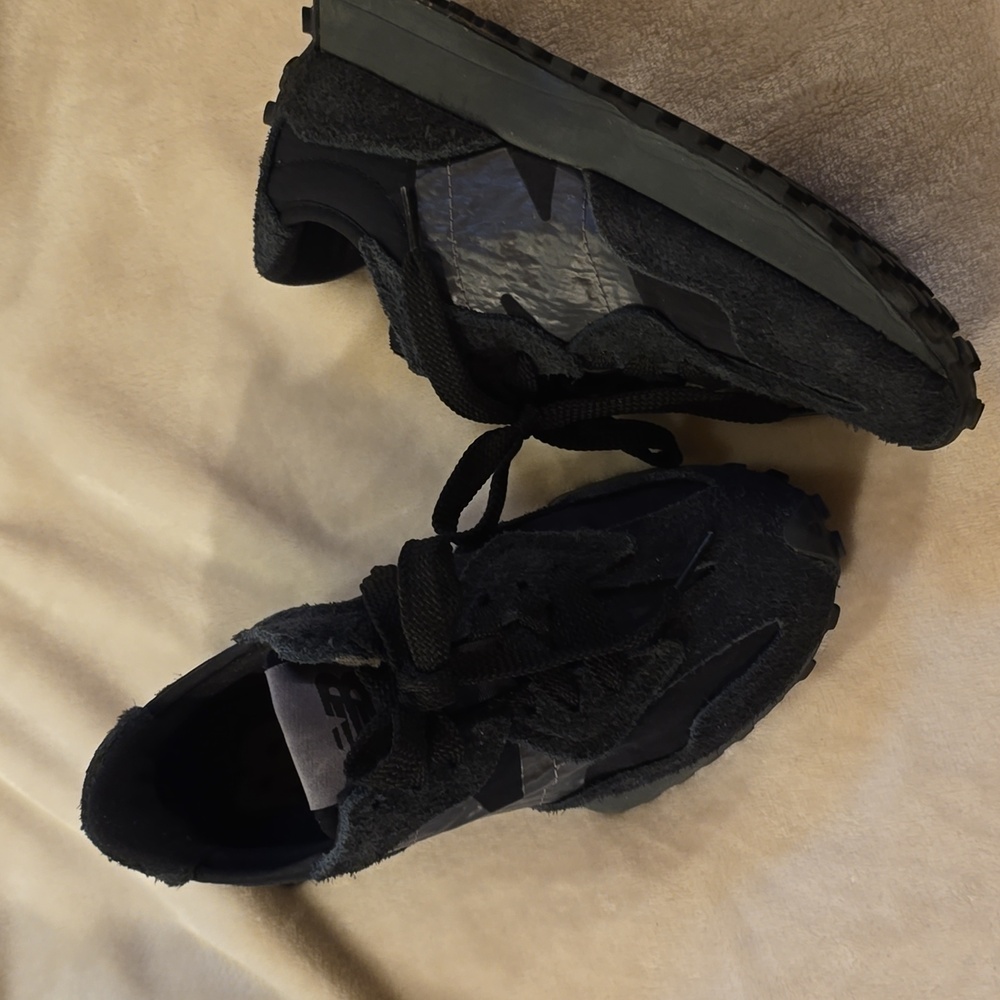 New Balance Black and Gray Women's Sneakers - Picture 5 of 9